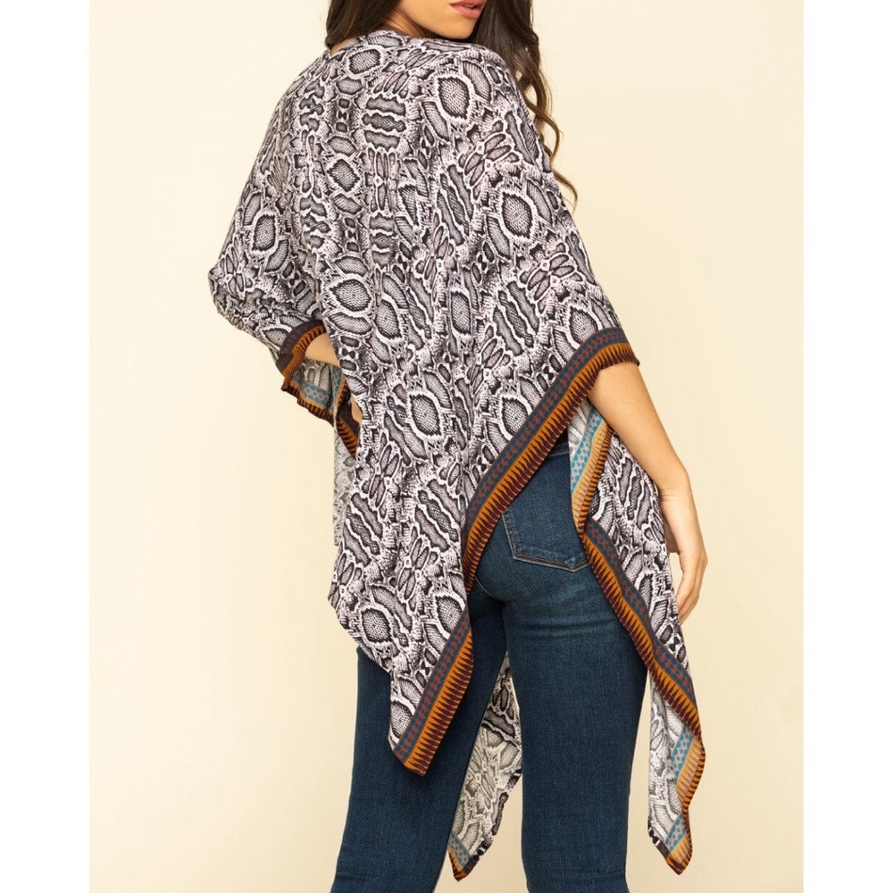 SHYANNE WOMEN'S SNAKE PRINT SHAWL - Picture 3 of 11